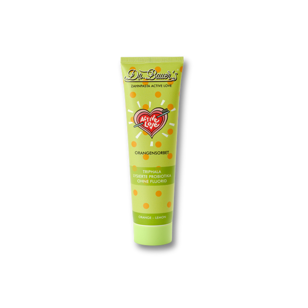 Eine grüne Tube von Dr. Bauer's Zahnpasta Active Love Orangen Sorbet 90ml mit Orangen- und Zitronengeschmack steht auf schwarzem Hintergrund.