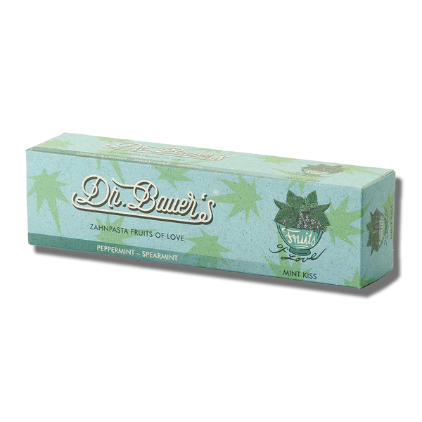 Eine Schachtel Dr. Bauer's Zahnpasta Fruits of Love Mint Kiss 90 ml mit grüner Blattgrafik und natürlicher Frische mit Pfefferminz-Grünminz-Geschmack.