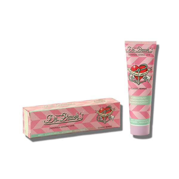 Dr. Bauers Zahnpasta Mineral Love Classic Berries 90 ml bietet einen Retro-Herz-und-Pfeil-Look und Meeresmineralien für empfindliche Zähne – eine mineralstoffreiche Zahnpasta mit Beerengeschmack, die sanft zu Ihrem Lächeln ist.