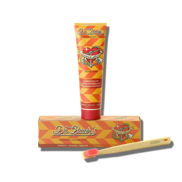 Dr. Bauer‘s Zahnpasta Mineral Love Tropic Love 90ml kommt in einer leuchtend orange-gelben Verpackung mit Zahnbürste und ist angereichert mit Meeresmineralien – ideal für empfindliche Zähne.