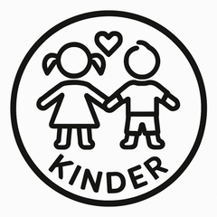 Stilisiertes Symbol zweier Kinder (Mädchen und Junge), die Händchen halten, mit einem Herz darüber, alles eingeschlossen in einem Kreis mit dem Wort ‚KINDER‘ darunter. Symbolisiert Fürsorge und Zielgruppe Kinder.