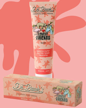 Eine Tube und eine Schachtel Dr. Bauers Lovely Friends Zahnpasta mit einem Einhorn- und Bärendesign, Geschmacksrichtung Erdbeer-Minze.
