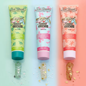 Das Dr. Bauer's Zahnpasta Lovely Friends Probier-Set (6x 90ml) enthält sechs farbenfrohe Zahnpasten mit Glitzergel und Konfetti-Sternen - und bringt so zusätzlichen Glanz und Farbe in jedes Badezimmer.